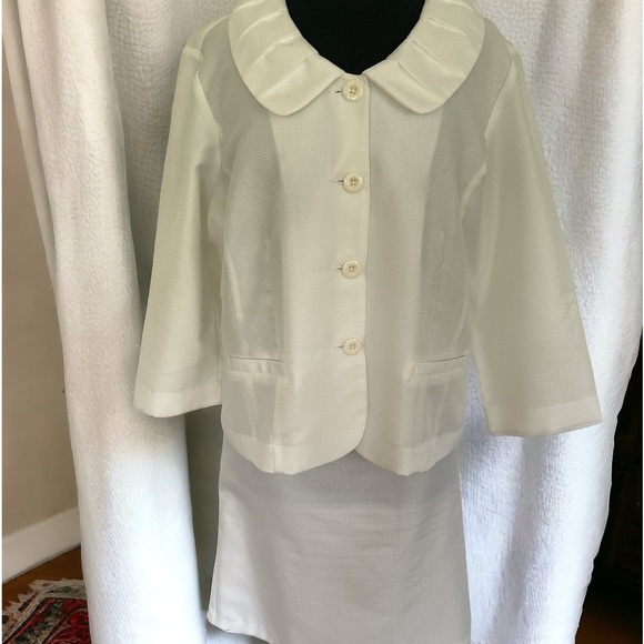 White 2Piece Classic Suit - Picture 1 of 3